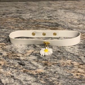 White Daisy Choker with Three Button Closure